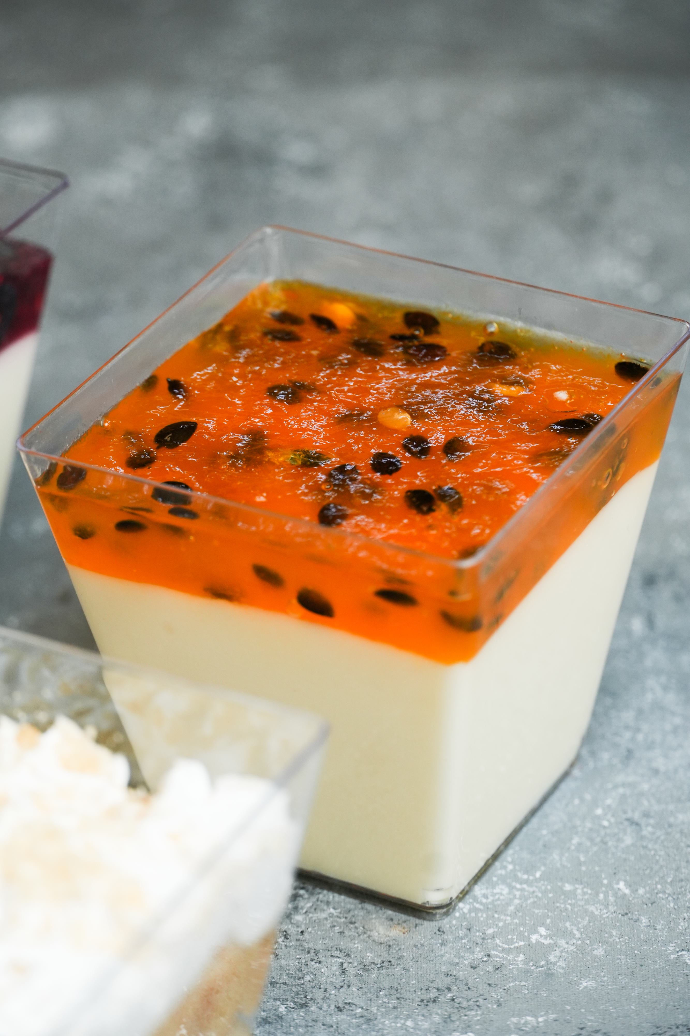 Mousse de Yoghurt con Salsa de Maracuyá sin azúcar