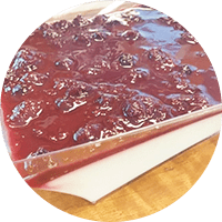 Mousse de Yoghurt con salsa Berries / Maracuyá